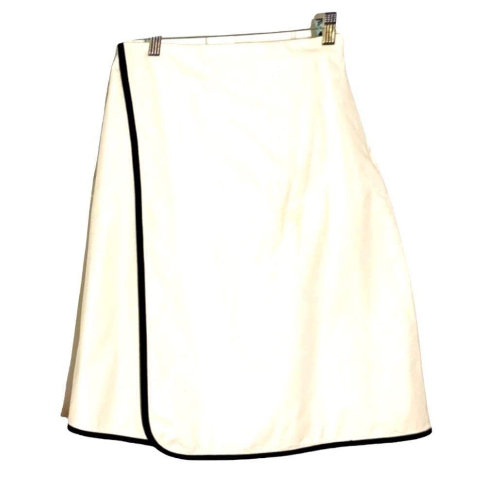 🎄3x$50 Kate Spade A-Shape White Skirt Black Trim. Pockets! 🎀